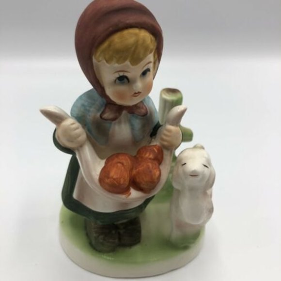 Vintage Porcelain Girl Figurine Carrying Fruit With Lamb, Unmarked 5" - EUC - Picture 9 of 12